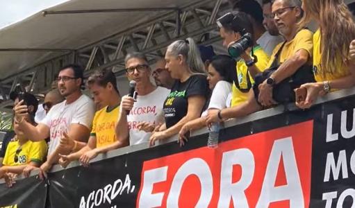 Governador Romeu Zema participou de ato contra Moraes, Toffoli e Lula na Praça da Liberdade