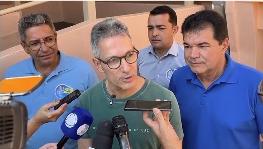 Zema vota em Araxá ao lado do atual prefeito e fala em ‘democracia sem ataques’