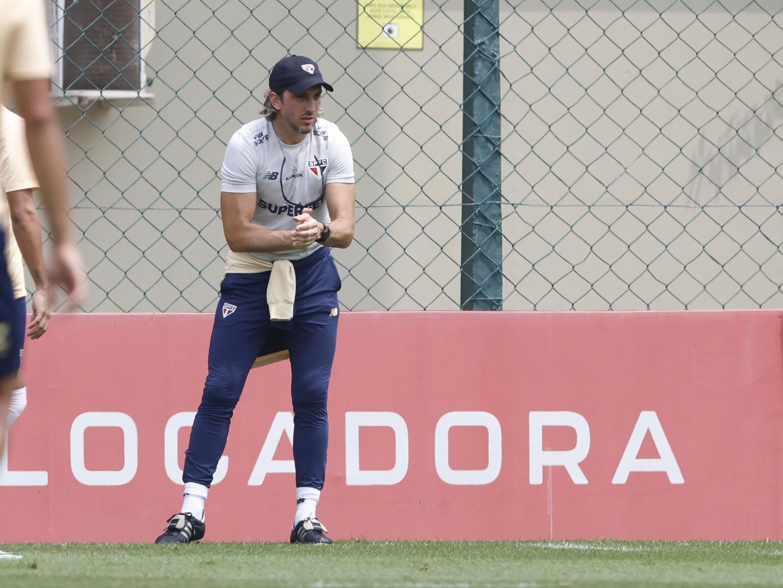 Zubeldía testa escalação inédita em jogo-treino do São Paulo