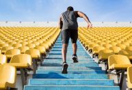 Cansaço ao subir escadas pode ser um sinal do seu corpo