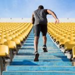 Cansaço ao subir escadas pode ser um sinal do seu corpo