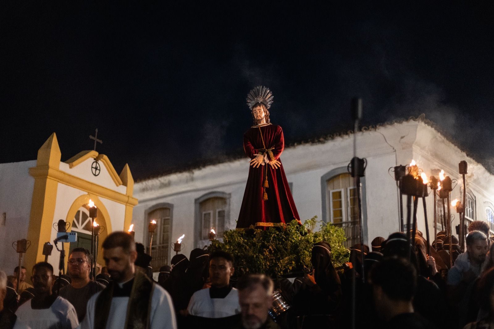 Fotos: com tochas e fé, Procissão do Fogaréu atrai multidão em Ouro Preto