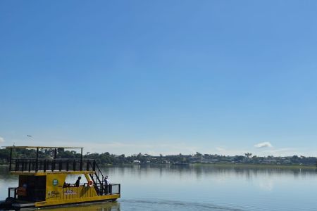 'Capivarã' vira sala de aula e leva alunos para conhecer a história da Pampulha, em BH