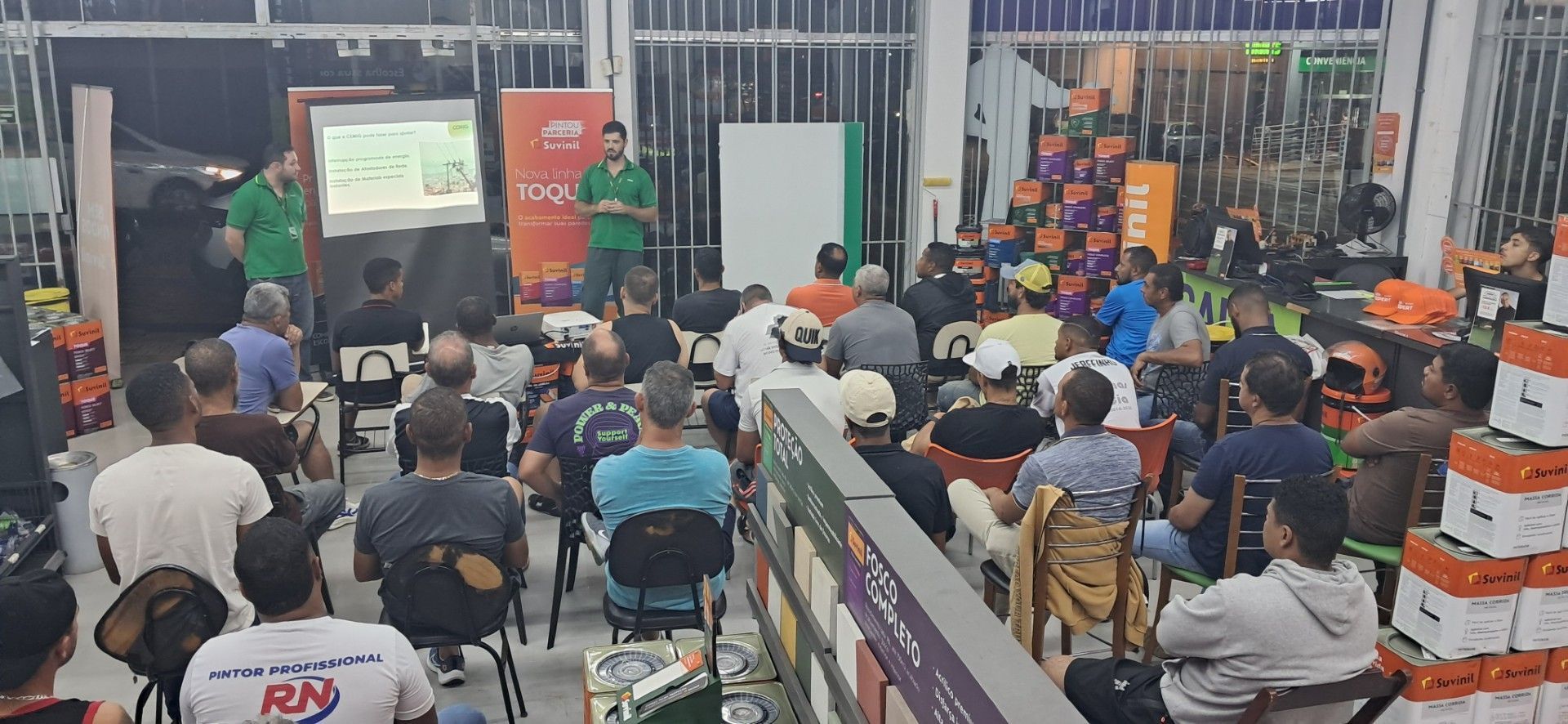 Cemig orienta pintores sobre riscos com a rede elétrica no Sul de Minas