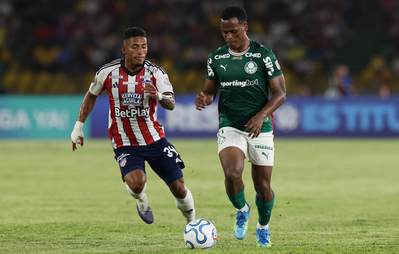 Palmeiras sai atrás, mas busca empate com Junior na estreia da Libertadores
