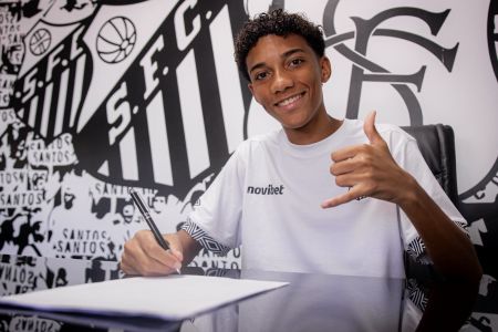 Robinho Jr. renovou contrato com o Santos