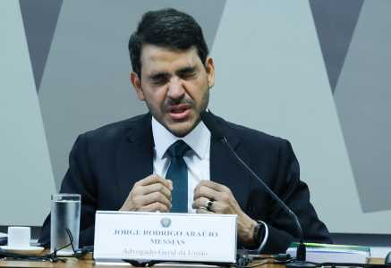 O advogado-geral da União, Jorge Messias, durante sabatina na CCJ do Senado