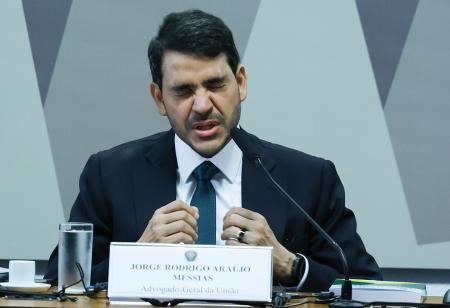 O advogado-geral da União, Jorge Messias, durante sabatina na CCJ do Senado