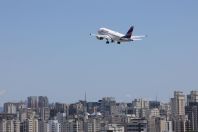 Setor de serviços tem queda acentuada de 1,2% em março