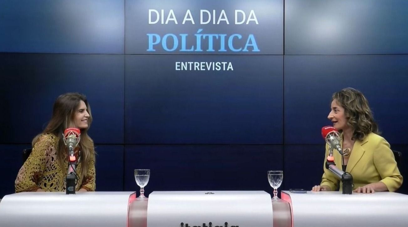 Estilista comanda projeto em cadeias e critica sistema: 'Fracasso multimilionário'