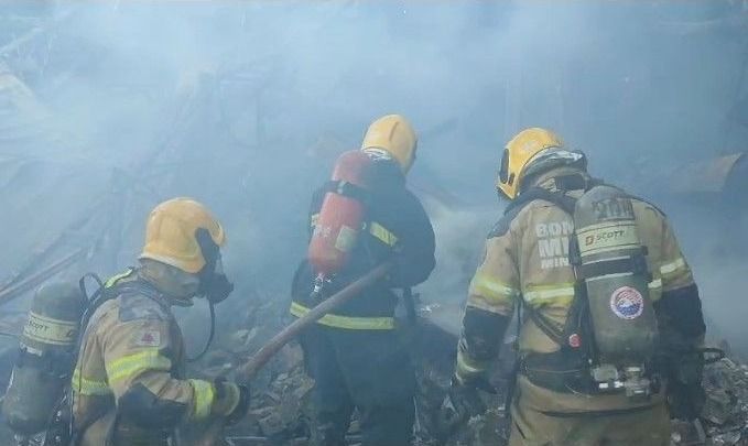 Incêndio destrói loja de rede de supermercados em Pouso Alegre
