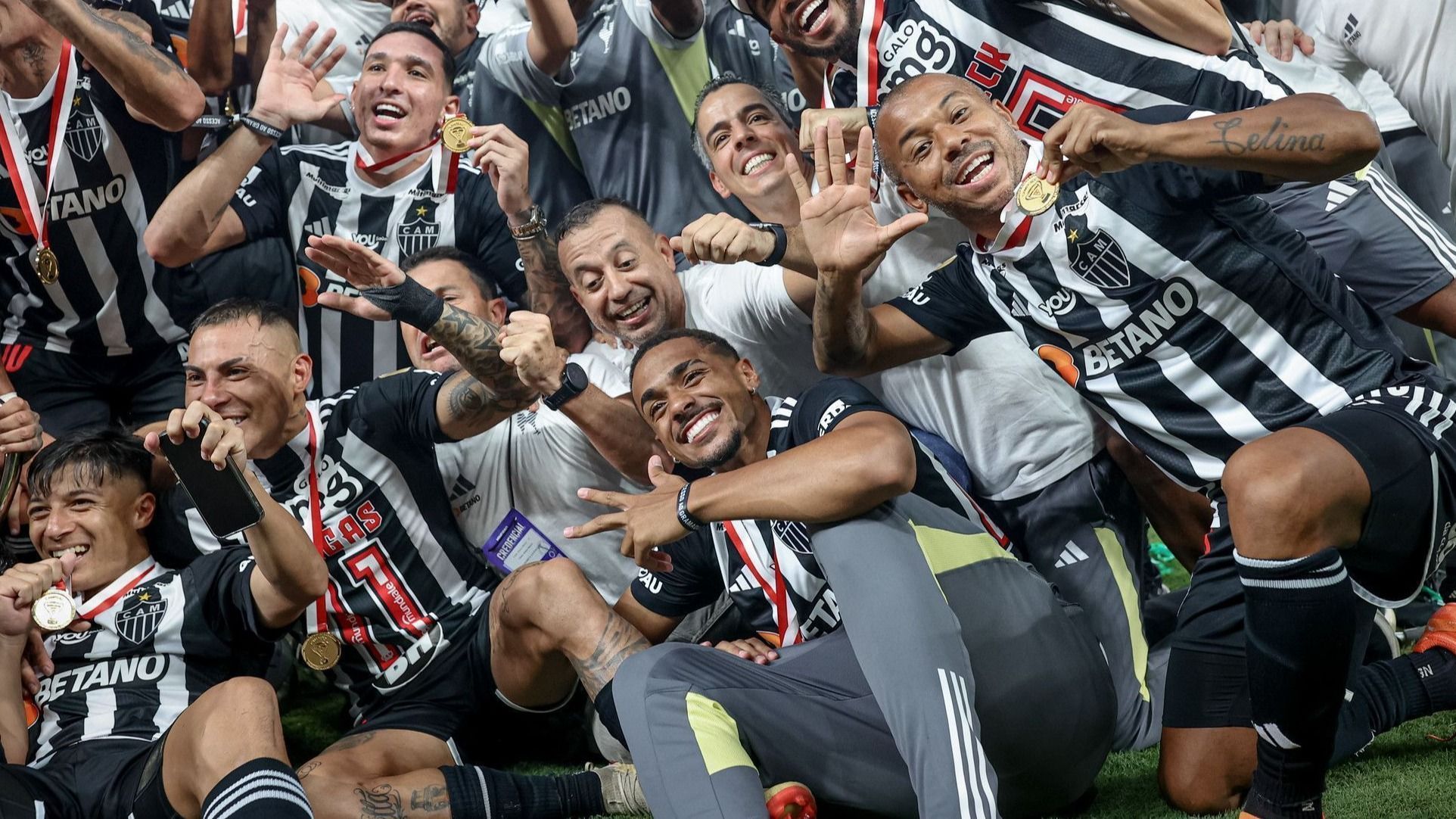 Multicampeão pelo Atlético anuncia aposentadoria do futebol aos 39 anos
