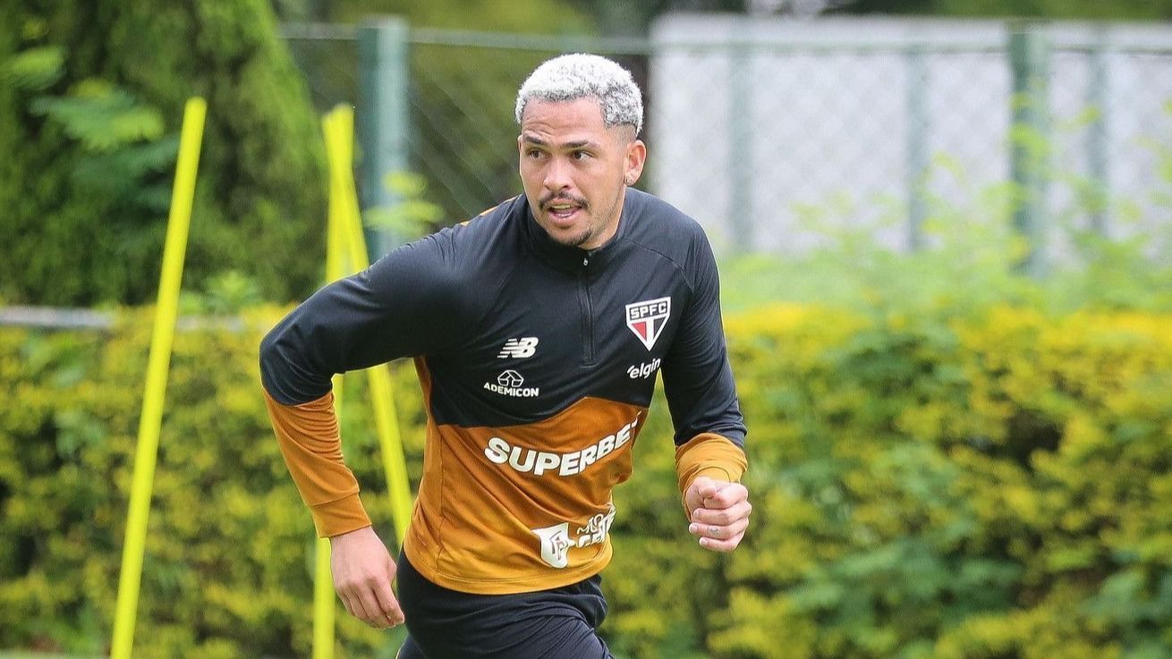 São Paulo tem reforços e aguarda situações de dois atletas, mas sofre baixa