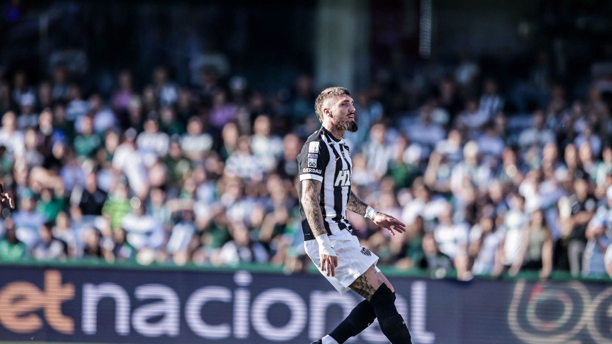 Atlético perde para o Coritiba e fica a dois pontos do Z4 do Brasileiro