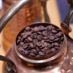 Preço do café arábica ignora safra recorde e sobe; Robusta sente pressão da colheita