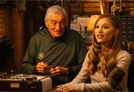 Ariana Grande estreia novo filme ao lado de Robert De Niro; confira detalhes