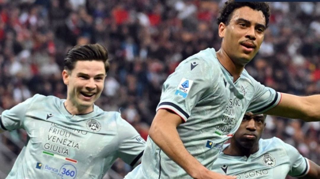 Milan sofre goleada para a Udinese e se complica na luta pelo título italiano
