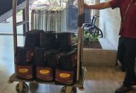 Jogador do Grêmio recebe 160 kg de pão de queijo antes de jogo contra Cruzeiro