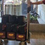 Jogador do Grêmio recebe 160 kg de pão de queijo antes de jogo contra Cruzeiro