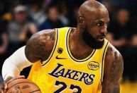 LeBron James faz história ao lado do filho em vitória dos Lakers na NBA