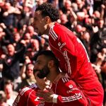Van Dijk decide no fim, e Liverpool vence clássico com Everton pela Premier League