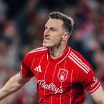 Forest vence Aston Villa e sai na frente por vaga na final da Liga Europa