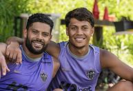 Com o filho mais velho, Hulk vive momento especial no Atlético