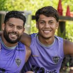 Com o filho mais velho, Hulk vive momento especial no Atlético