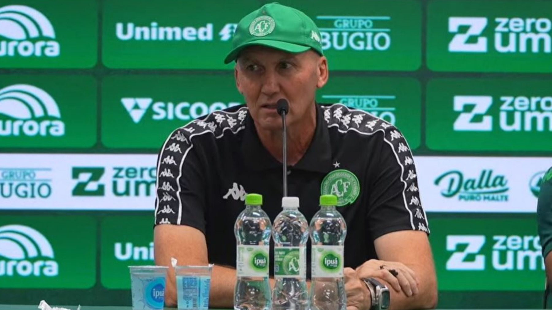 Chapecoense demite Dal Pozzo após goleada sofrida para o Atlético