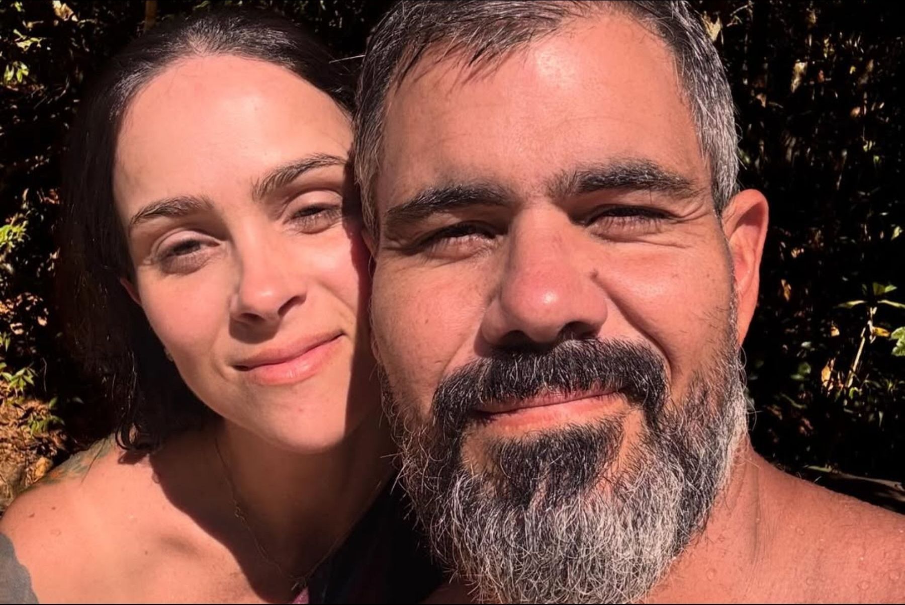 Esposa de Juliano Cazarré rebate artistas que criticaram curso do ator: 'Ideia era essa'