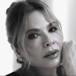 Luciana Gimenez faz ensaio seminua e choca web