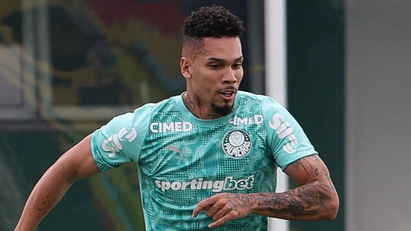 Palmeiras toma decisão sobre viagem de Paulinho para jogo da Libertadores