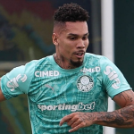 Paulinho não viaja com elenco do Palmeiras para jogo da Libertadores