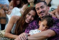 Após quase ser deportado, irmão de Anitta retorna ao Brasil com namorada