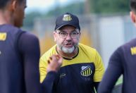 Enderson Moreira projeta reencontro com América pela Série B do Brasileiro