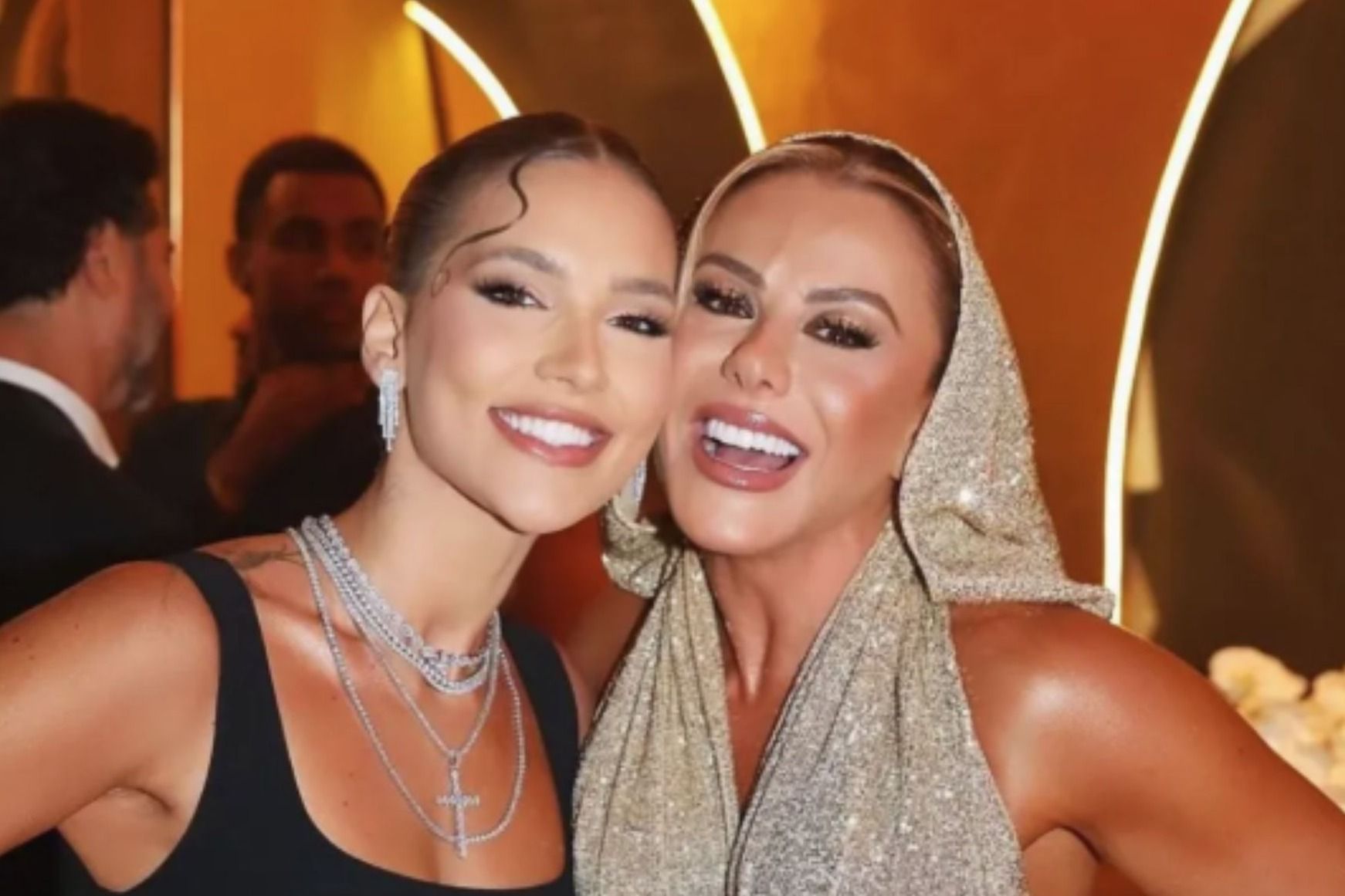 Mãe de Zé Felipe posta foto com Virginia e parabeniza ex-nora | Rádio ...