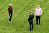 Presidente do Athletico-PR, 'testa gramado' antes de jogo na Arena MRV; saiba motivo