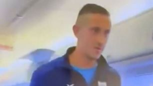 Jogador argentino é detido dentro de avião por motivo inusitado