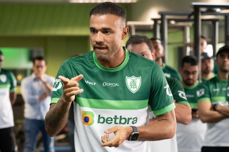 Roger Silva, novo treinador do América, toma decisão para duelo na Copa Sul-Sudeste