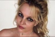 Britney Spears se interna voluntariamente em clínica de reabilitação após ser presa