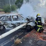Carro pega fogo no pátio da PRF em Três Corações
