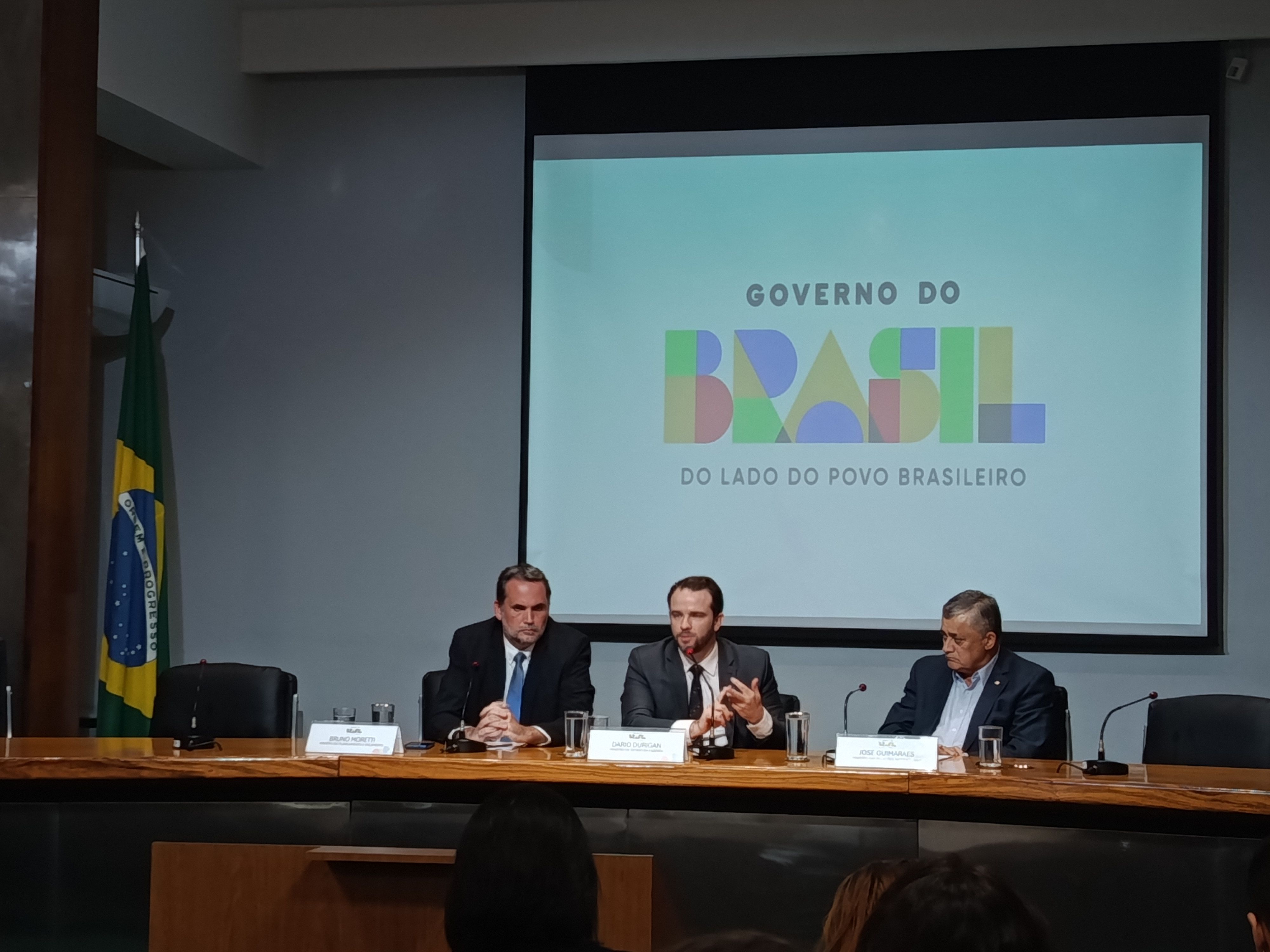 Governo protocola PLP na Câmara para reduzir PIS, Cofins e Cide sobre combustíveis
