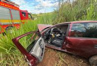 Acidente entre carro e caminhão deixa ferido na saída de Varginha
