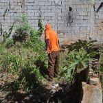 Após reportagem da Itatiaia, prefeitura limpa terreno no Centro da cidade