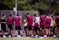 Corinthians: Fernando Diniz faz primeiro trabalho sob olhares de executivos