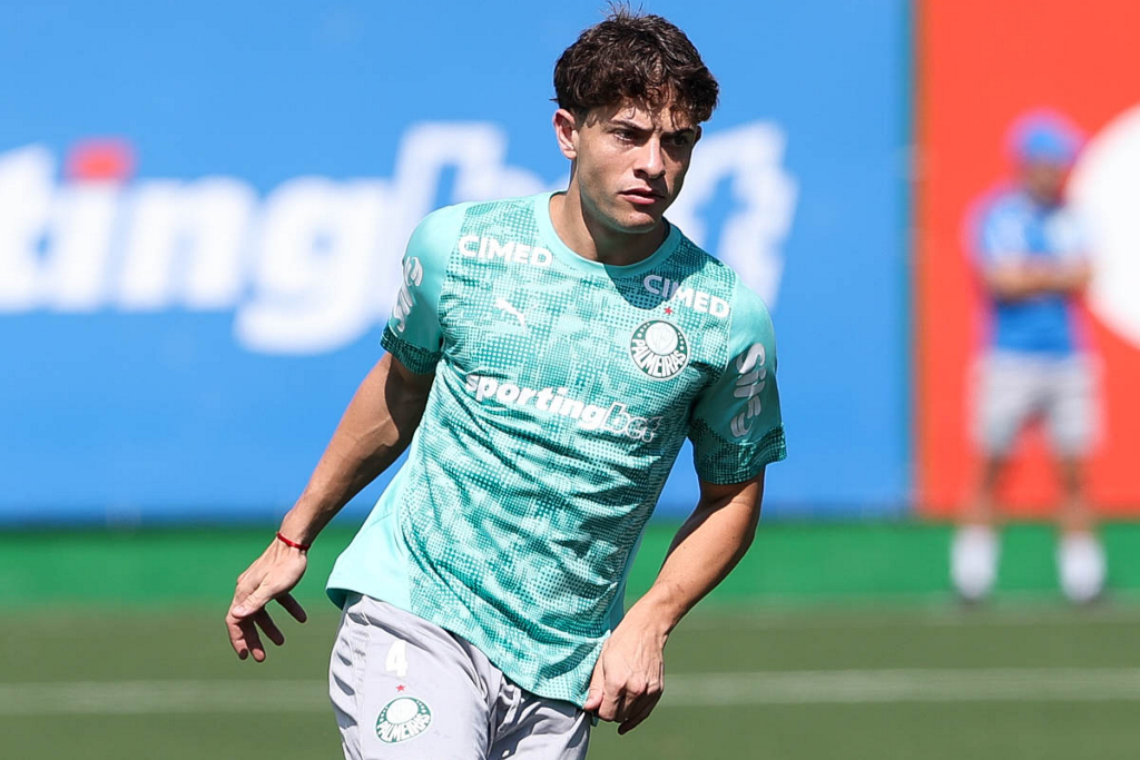 Palmeiras: lateral supera desconfiança e engata boa sequência