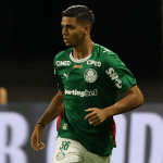 Palmeiras faz jogo duro por Arthur, que tem proposta de clube europeu