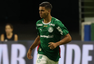 Palmeiras faz jogo duro por Arthur, que tem proposta de clube europeu
