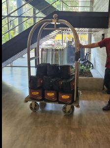 Remessa de pão de queijo chega à concentração do Grêmio • Imagem cedida pela Rádio Imortal à Itatiaia