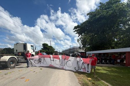 Protesto de torcedores do Náutico no CT Wilson Campos